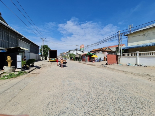 the road in front of the warehouse for rent in mean Chey in Phnom penh