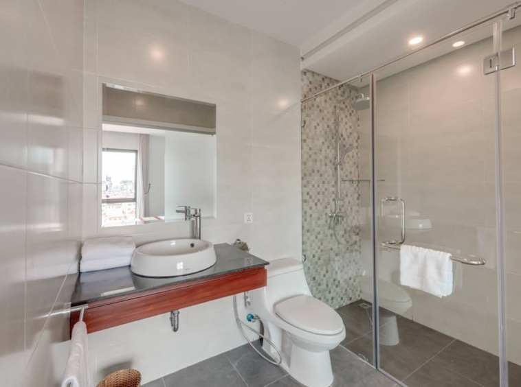 the bathroom of the 1-bedroom spacious luxury serviced apartment for rent in Phnom Penh Cambodia