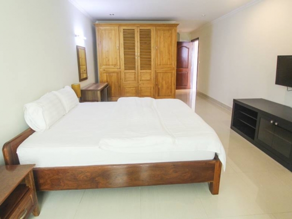 1-bedroom luxury spacious serviced apartment for rent in BKK1 in Phnom Penh in Cambodia