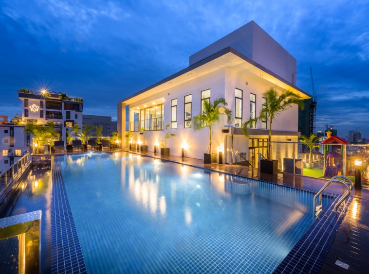 nighttime view of the swimming pool of the luxury serviced apartment for rent in BKK1 in Phnom Penh