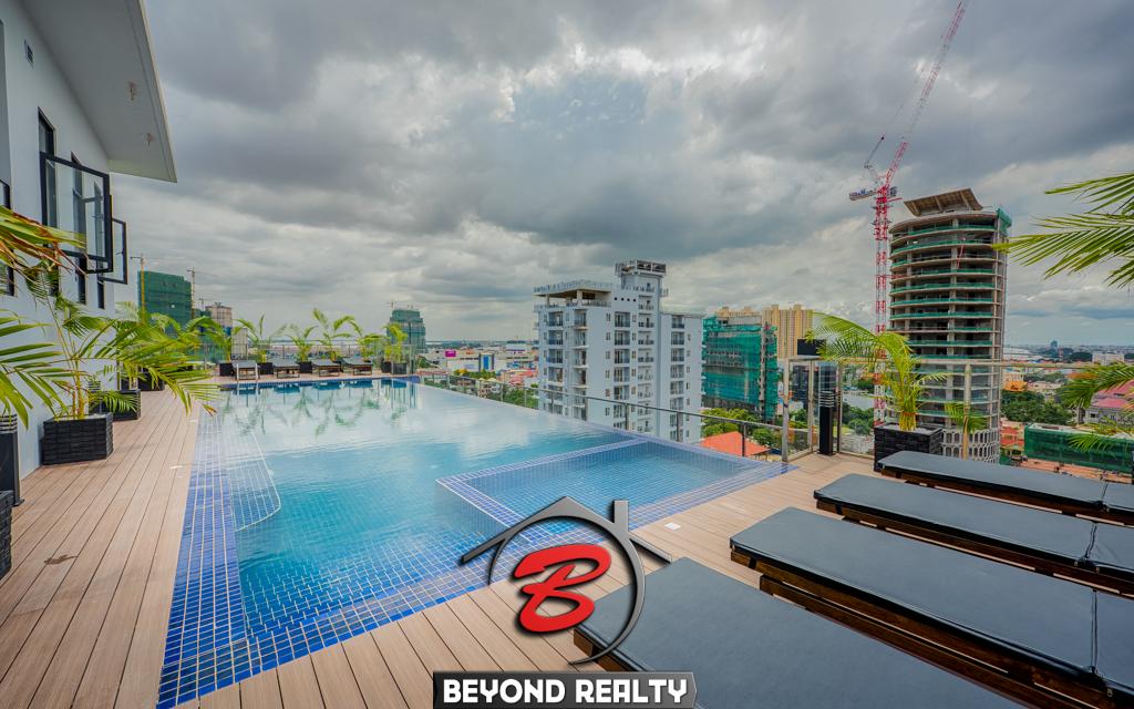 the swimming pool of the luxury serviced apartment for rent in BKK1 in Phnom Penh
