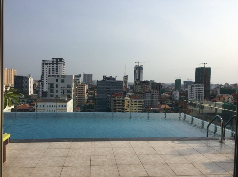 the swimming pool of the luxury serviced apartment for rent in Phnom Penh Cambodia