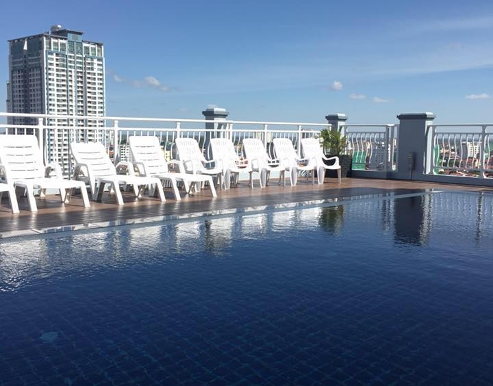 the swimming pool of the serviced apartment for rent in BKK3 in Phnom Penh Cambodia