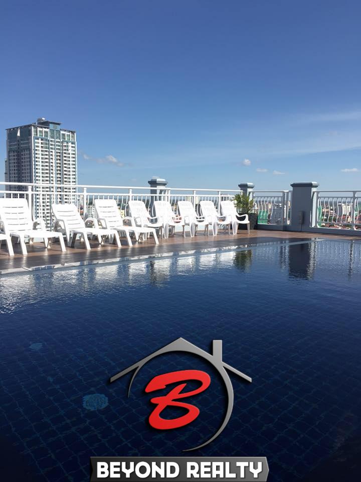 the swimming pool of the serviced apartment for rent in BKK3 in Phnom Penh Cambodia