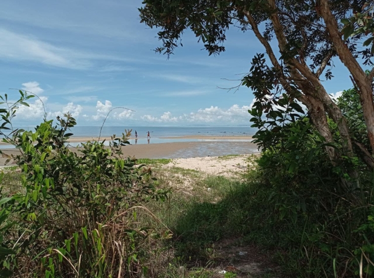 the beach of beachfront land for sale in Srae Ambel Koh Kong Cambodia