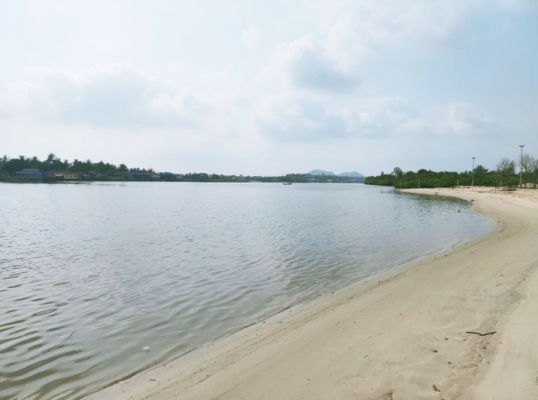 the beach of the riverside land for sale in Ta Doeb Andoung Khmer Kampot Cambodia